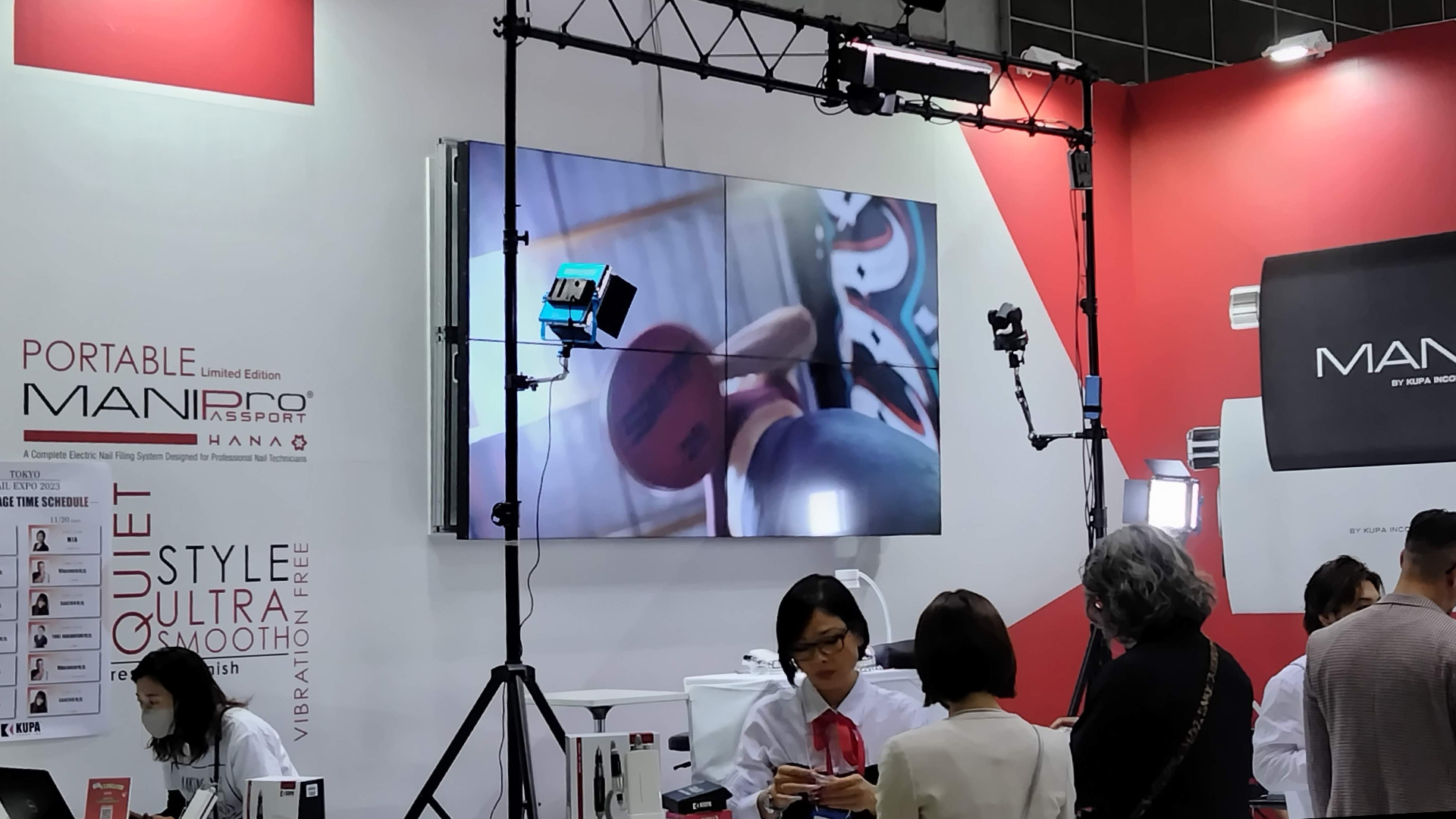 展示会,4面マルチモニター